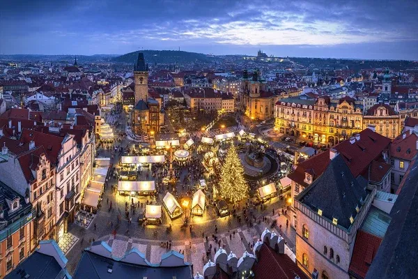 staromestke-namesti-vanocni-strom-00.jpeg