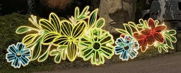 2D LED light flowers, coloured plastic, 495 × 180 cm, warm white, standing, 3D printed, aluminium