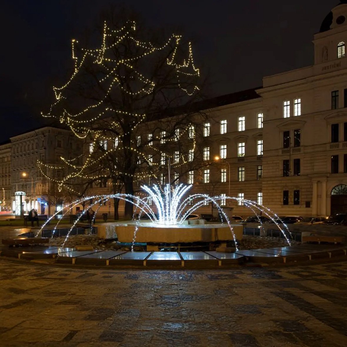 Easy Fix 3D LED light fountain Ø 500 cm, icy white, standing, aluminium
