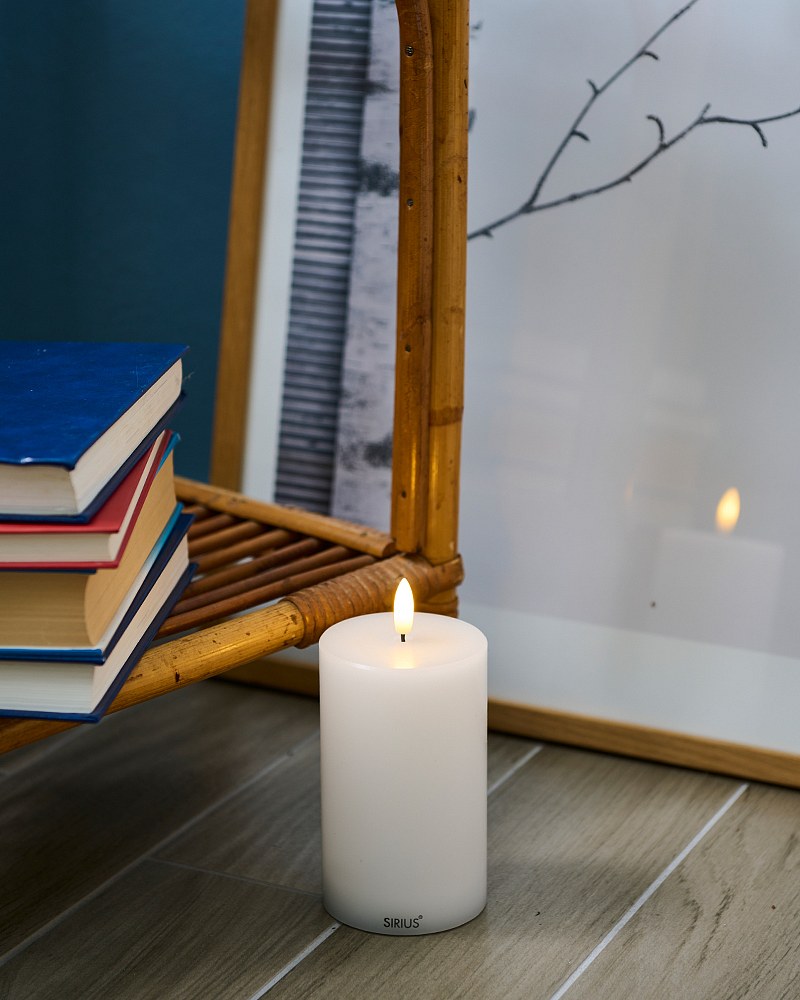 _Downloaded LED candle made of real Sille wax, white, 7,5 × 12,5 cm, rechargeable
